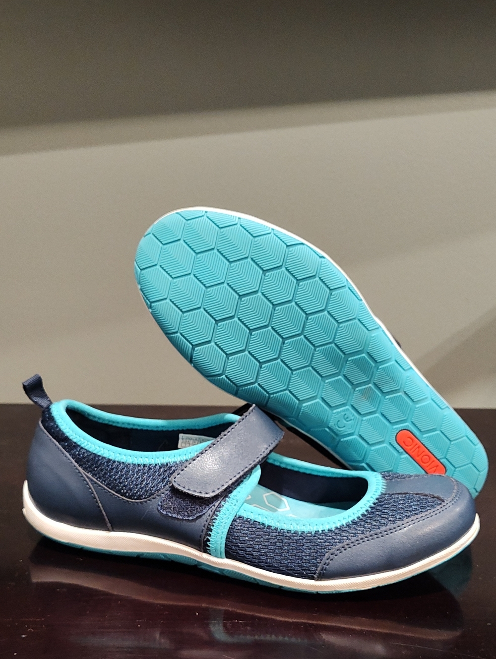 Vionic Women's Size 7 Allie Mary Jane In navy blue